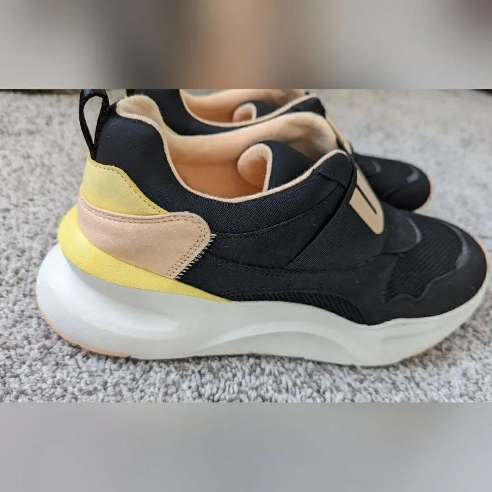 NWOT UGG Women's La Flex Sneaker Size 10